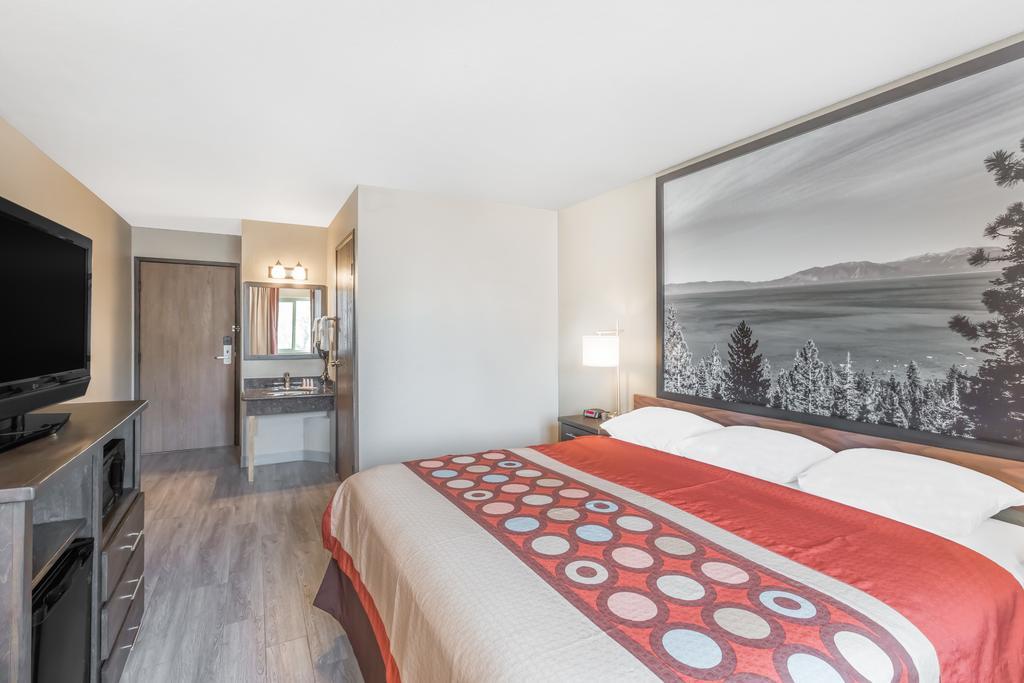 Super 8 By Wyndham Redding Hotel Bagian luar foto