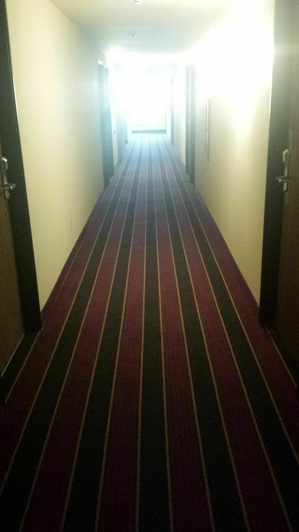 Super 8 By Wyndham Redding Hotel Bagian luar foto